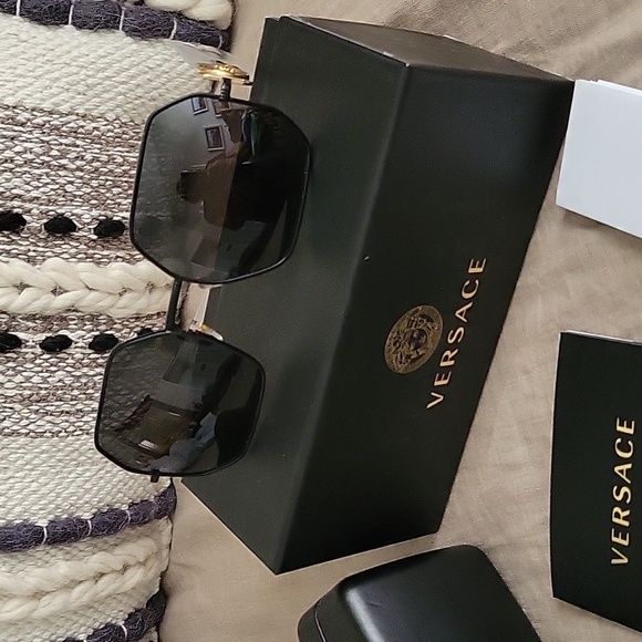 Versace Ve2248 55mm Hexagonal Sunglasses, Medusa Temple Hardware,Matte Blk